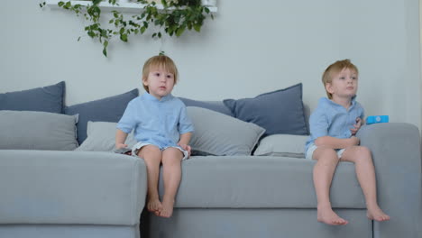 The-kids-are-watching-tv.-Small-children-sitting-on-the-couch-watching-cartoons